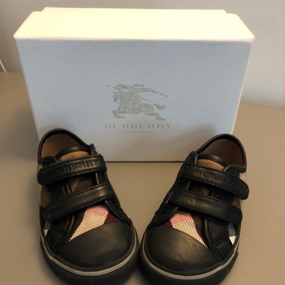 Kids Burberry shoes EU size 23.